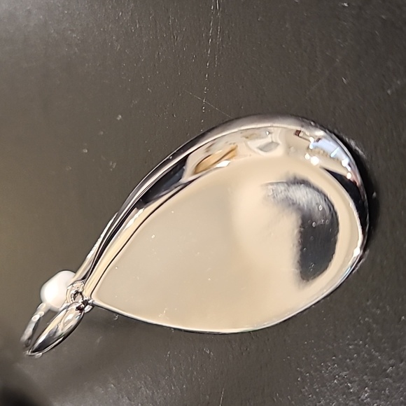 Silver Tone Teardrop Earings - Picture 2 of 4